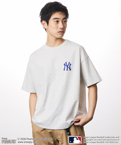 FREAK'S STORE（フリークスストア）の「限定展開 PEANUTS×MLB 別注 ビッグシルエット バックプリント Tシャツ / YANKEES（Tシャツ/カットソー・メンズ・アッシュグレー/ブラック/ホワイト/ネイビー・SMALL/MEDIUM/LARGE）」の19枚目の写真