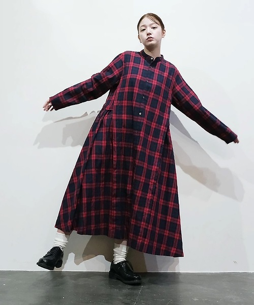 vent blanc(ヴァンブラン)の「vent blanc ヴァンブラン コットン タック&ギャザー デザインワンピース(ワンピース・レディース・チェック/ストライプ/ネイビー・FREE)」の5枚目の写真