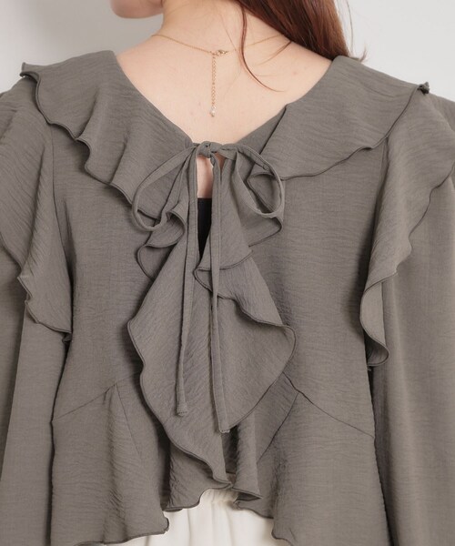 couture brooch（クチュールブローチ）の「ラッフルショートブラウス（シャツ/ブラウス・レディース・カーキ/ブラック/オフホワイト・38/40）」の4枚目の写真
