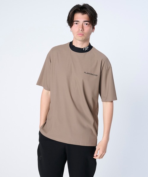 FLASH PACKER(フラッシュパッカー)の「FLASH PACKER フラッシュパッカー / リラックスシルエット スーパードライストレッチ モックネック半袖Tシャツ // XDMT-MK(Tシャツ/カットソー・メンズ・ブラック/ブラウン/ホワイト・MEDIUM/X-LARGE/LARGE)」の1枚目の写真