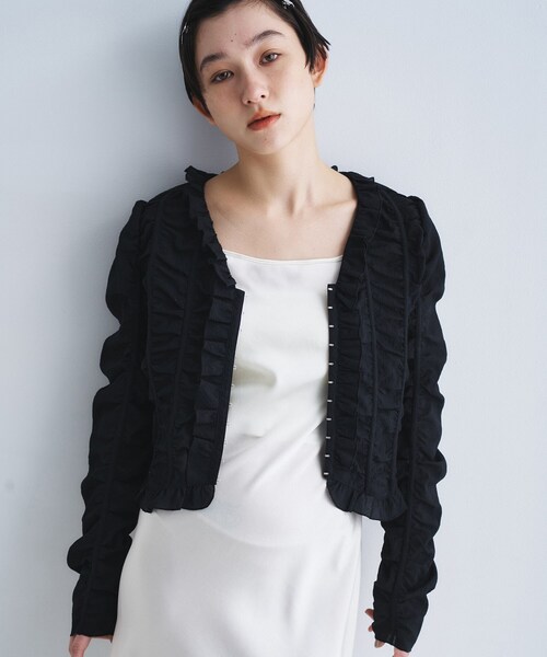 CODE A(コードエー)の「dobby ruffle blouse(シャツ/ブラウス・レディース・ブラック/ホワイト/アイボリー・00)」の4枚目の写真