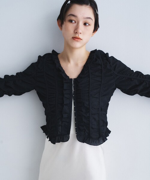 CODE A（コードエー）の「dobby ruffle blouse（シャツ/ブラウス・レディース・ブラック/ホワイト/アイボリー・00）」の5枚目の写真