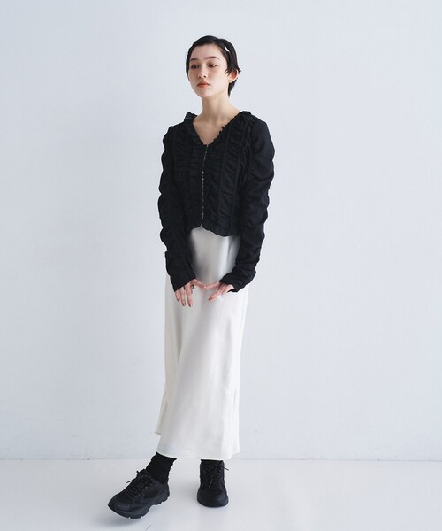 CODE A(コードエー)の「dobby ruffle blouse(シャツ/ブラウス・レディース・ブラック/ホワイト/アイボリー・00)」の7枚目の写真