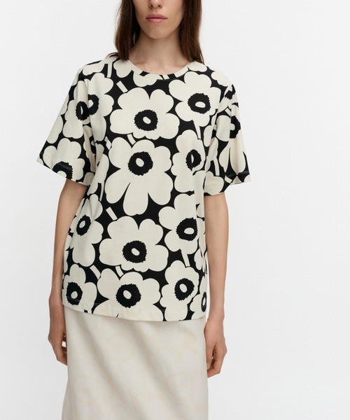 marimekko(マリメッコ)の「Tunnit Unikko / T-shirt(Tシャツ/カットソー・レディース・ブラック・LARGE/MEDIUM/SMALL/X-SMALL)」の8枚目の写真