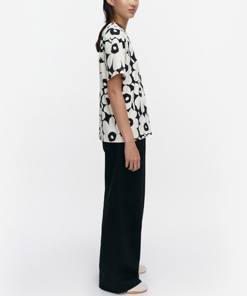 marimekko(マリメッコ)の「Tunnit Unikko / T-shirt(Tシャツ/カットソー・レディース・ブラック・LARGE/MEDIUM/SMALL/X-SMALL)」の2枚目の写真