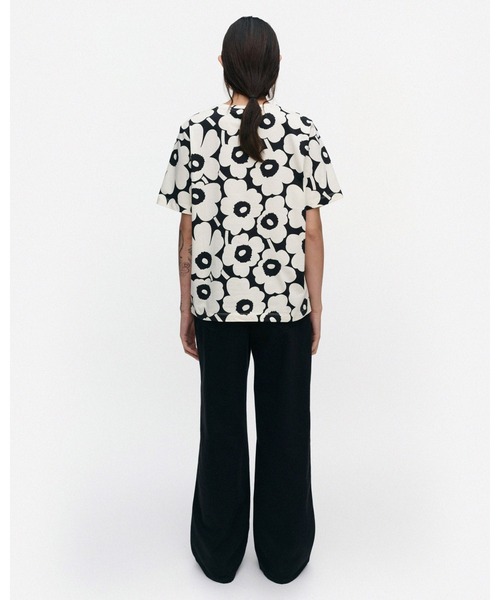 marimekko(マリメッコ)の「Tunnit Unikko / T-shirt(Tシャツ/カットソー・レディース・ブラック・LARGE/MEDIUM/SMALL/X-SMALL)」の3枚目の写真