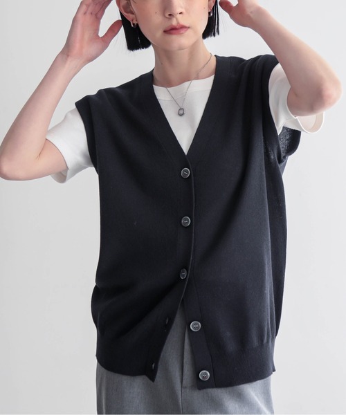for/c（フォーシー）の「ニットVネックジレ【サスティナブル】（ベスト・レディース・ブラウン/アイボリー/ブラック・M/L）」の20枚目の写真