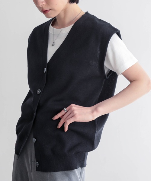 for/c（フォーシー）の「ニットVネックジレ【サスティナブル】（ベスト・レディース・ブラウン/アイボリー/ブラック・M/L）」の21枚目の写真