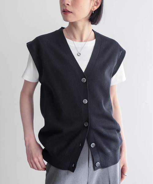 for/c（フォーシー）の「ニットVネックジレ【サスティナブル】（ベスト・レディース・ブラウン/アイボリー/ブラック・M/L）」の22枚目の写真