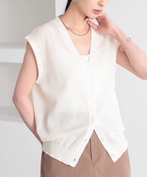 for/c（フォーシー）の「ニットVネックジレ【サスティナブル】（ベスト・レディース・ブラウン/アイボリー/ブラック・M/L）」の6枚目の写真