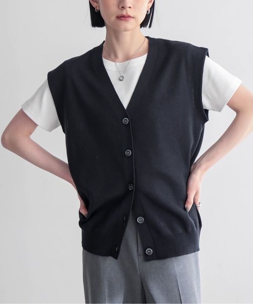 for/c（フォーシー）の「ニットVネックジレ【サスティナブル】（ベスト・レディース・ブラウン/アイボリー/ブラック・M/L）」の18枚目の写真