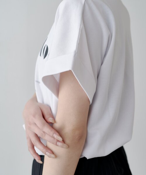 Lui's(ルイス)の「UVカット / 接触冷感ロゴT(Tシャツ/カットソー・レディース・オフホワイト/ブラック/イエロー・FREE)」の9枚目の写真