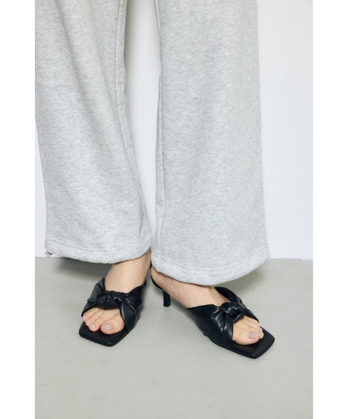 AZUL by moussy(アズールバイマウジー)の「ノットミュール(サンダル・レディース・ブラウン/ブラック/ベージュ/レッド・LARGE/MEDIUM/SMALL)」の5枚目の写真