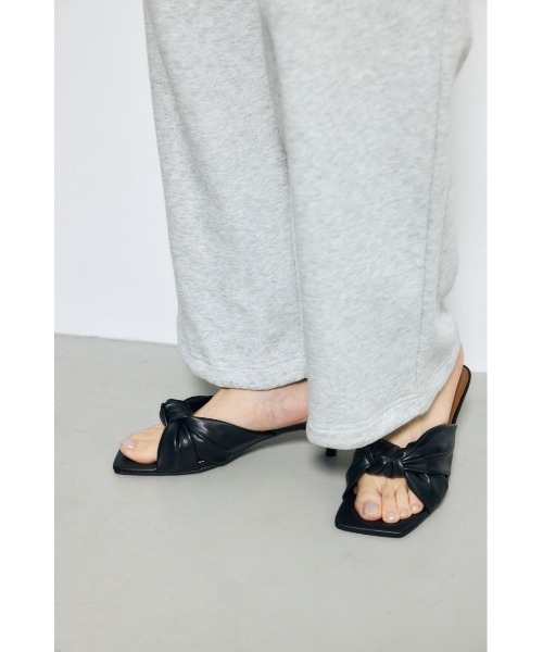 AZUL by moussy(アズールバイマウジー)の「ノットミュール(サンダル・レディース・ブラウン/ブラック/ベージュ/レッド・LARGE/MEDIUM/SMALL)」の6枚目の写真