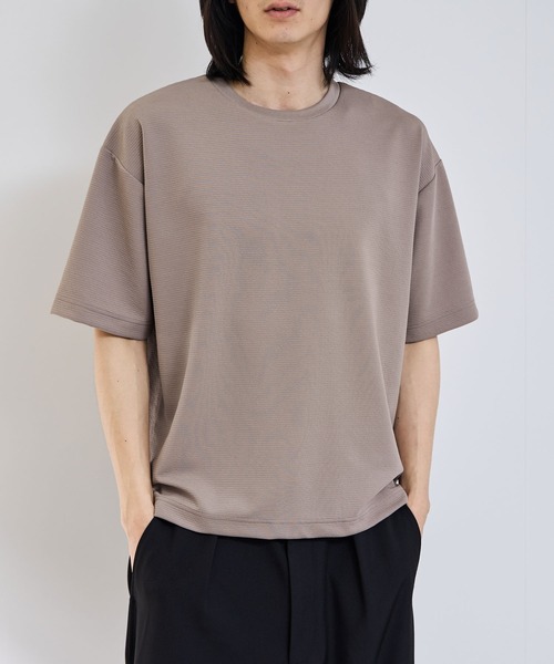 URBAN COLLECTION(アーバンコレクション)の「【URBANCOLLECTION/アーバンコレクション】リップル テーパードシルエット クルーネック 半袖Tシャツ 吸水速乾(Tシャツ/カットソー・メンズ・ベージュ/グレー/ブラック/グリーン/ホワイト・XL/L/M/S)」の4枚目の写真