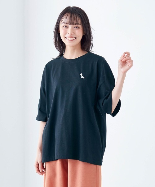 Disney(ディズニー)の「刺繍エディトリアルTシャツ(Tシャツ/カットソー・レディース・ホワイト系その他2/ブラック系その他/ブルー系その他/ホワイト系その他/レッド系その他・L~LL/S-M)」の3枚目の写真