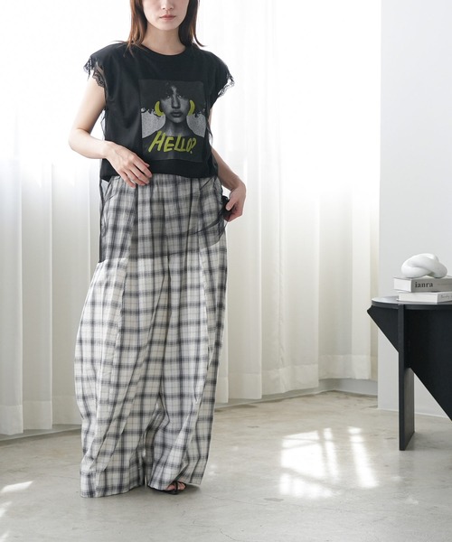 mili an deni（ミリアンデニ）の「チュールレイヤードプリントTシャツ（Tシャツ/カットソー・レディース・オフホワイト/ブラック・M）」の9枚目の写真