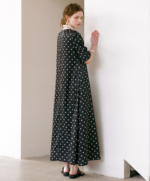 DEWEDEWE（デュイデュイ）の「ドットドレス_ブラック（ワンピース・レディース・その他・SMALL/MEDIUM）」の3枚目の写真