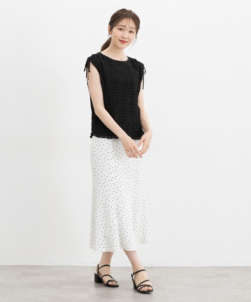 Honeys(ハニーズ)の「【接触冷感】シャーリングブラウス(シャツ/ブラウス・レディース・ネイビー系1/グレイッシュブルー/ホワイト系その他2/ブラック・L/LL/M/S)」の6枚目の写真