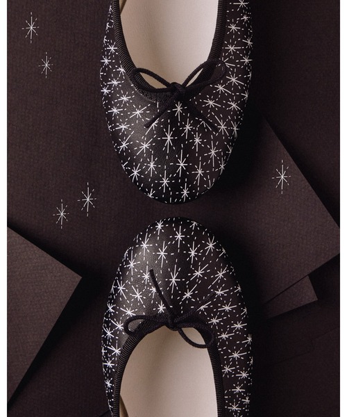 Repetto(レペット)の「Shogo Sekine × Repetto - Cendrillon Haute バレエフラット - ラバーソール - EUサイズ / V4257SHGSTAR(バレエシューズ・レディース・ブラック・35.5/35/38.5/37.5/37/36.5/36)」の2枚目の写真