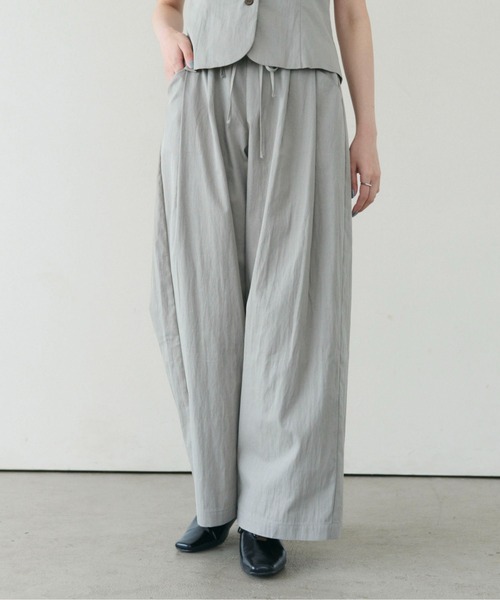 SOYEN(ソイエン)の「ダブルドロストバレルタックフォルムワイドパンツ/セットアップ可(その他パンツ・レディース・カーキ/アイボリー・F)」の1枚目の写真