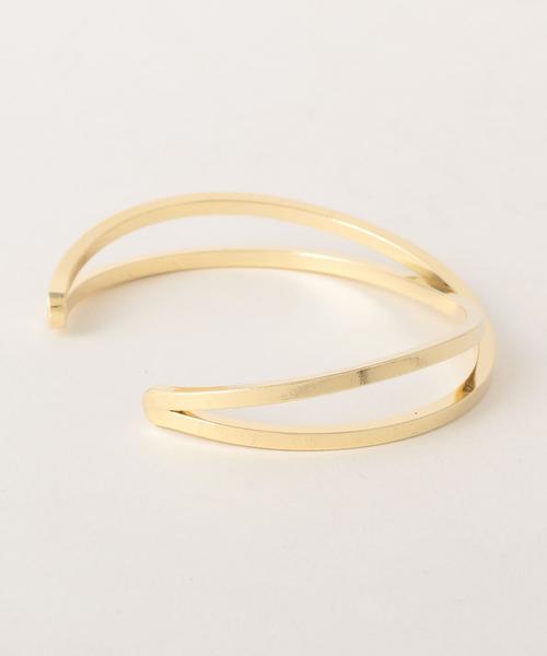 green label relaxing(グリーンレーベルリラクシング)の「KF クロスバー/Cバングル(バングル/リストバンド・レディース・ゴールド・FREE)」の2枚目の写真
