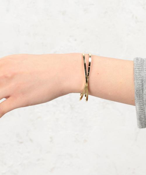 green label relaxing(グリーンレーベルリラクシング)の「KF クロスバー/Cバングル(バングル/リストバンド・レディース・ゴールド・FREE)」の4枚目の写真