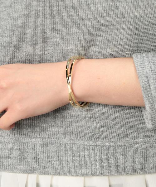green label relaxing(グリーンレーベルリラクシング)の「KF クロスバー/Cバングル(バングル/リストバンド・レディース・ゴールド・FREE)」の5枚目の写真