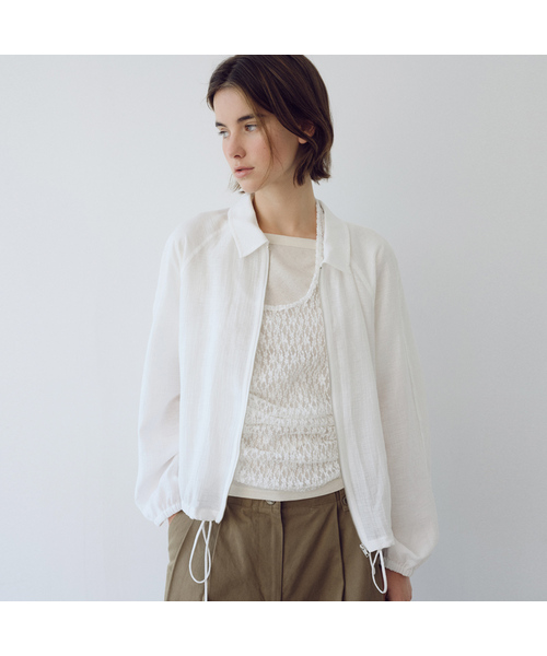 URAGO(ユラーゴ)の「Light crease string jumper(ナイロンジャケット・レディース・アイボリー/ミント・FREE)」の2枚目の写真