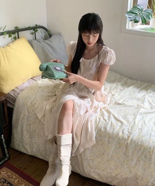 Aelina(エリナ)の「シングルブレストパフスリーブワンピース(ワンピース・レディース・ベージュ/ピンク・FREE)」の11枚目の写真