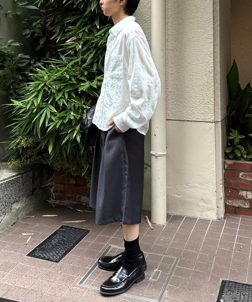 Chikashitsu +(チカシツプラス)の「【Chikashitsu +】wide two pleats bermuda shorts (2color) / 【チカシツプラス】ツータックワイドスラックスバミューダパンツ(スラックス・メンズ・ブラック/チャコール・ONE SIZE)」の4枚目の写真