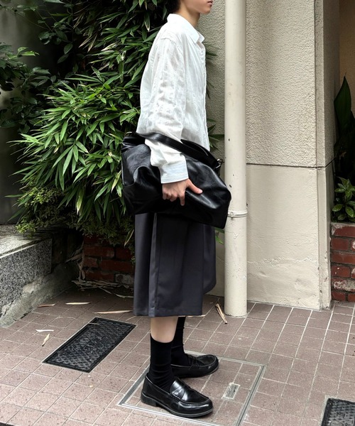 Chikashitsu +(チカシツプラス)の「【Chikashitsu +】wide two pleats bermuda shorts (2color) / 【チカシツプラス】ツータックワイドスラックスバミューダパンツ(スラックス・メンズ・ブラック/チャコール・ONE SIZE)」の5枚目の写真