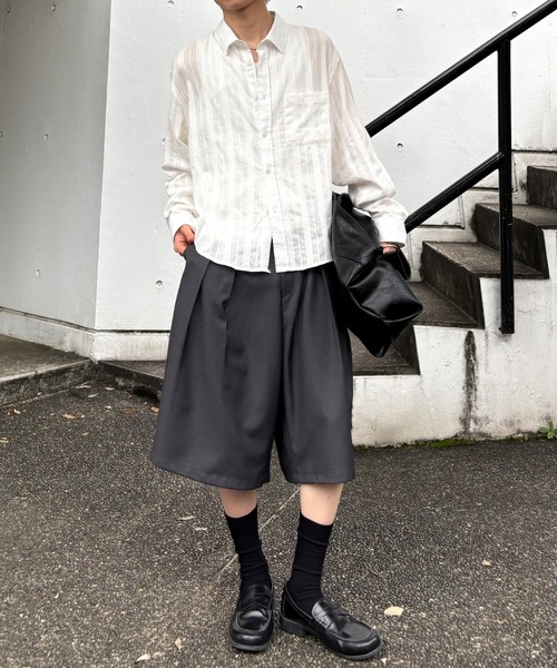 Chikashitsu +(チカシツプラス)の「【Chikashitsu +】wide two pleats bermuda shorts (2color) / 【チカシツプラス】ツータックワイドスラックスバミューダパンツ(スラックス・メンズ・ブラック/チャコール・ONE SIZE)」の7枚目の写真