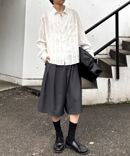 Chikashitsu +(チカシツプラス)の「【Chikashitsu +】wide two pleats bermuda shorts (2color) / 【チカシツプラス】ツータックワイドスラックスバミューダパンツ(スラックス・メンズ・ブラック/チャコール・ONE SIZE)」の8枚目の写真