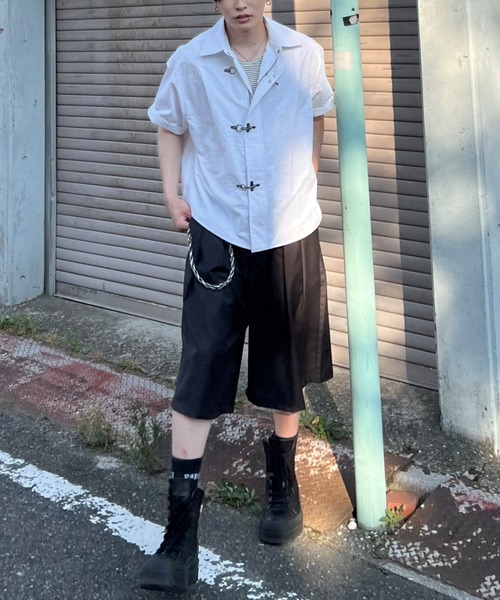 Chikashitsu +(チカシツプラス)の「【Chikashitsu +】wide two pleats bermuda shorts (2color) / 【チカシツプラス】ツータックワイドスラックスバミューダパンツ<着用動画あり>(スラックス・メンズ・ブラック/チャコール・ONE SIZE)」の15枚目の写真