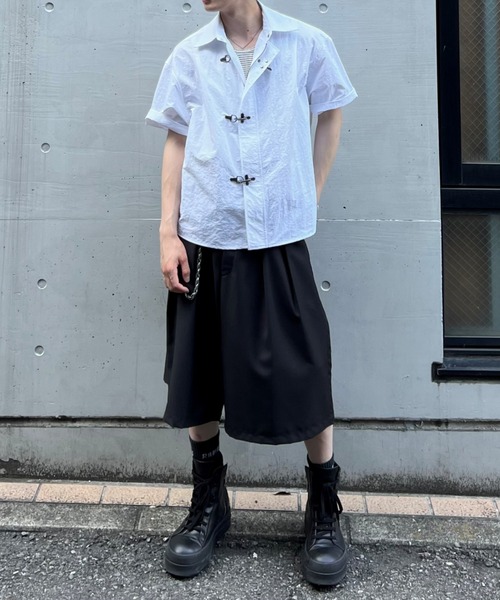 Chikashitsu +(チカシツプラス)の「【Chikashitsu +】wide two pleats bermuda shorts (2color) / 【チカシツプラス】ツータックワイドスラックスバミューダパンツ<着用動画あり>(スラックス・メンズ・ブラック/チャコール・ONE SIZE)」の17枚目の写真