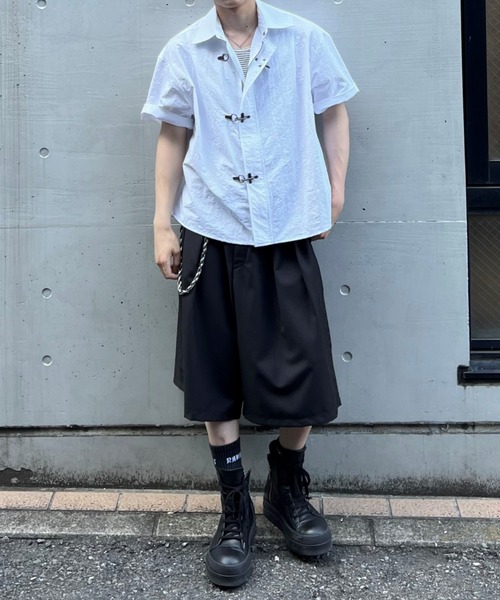 Chikashitsu +(チカシツプラス)の「【Chikashitsu +】wide two pleats bermuda shorts (2color) / 【チカシツプラス】ツータックワイドスラックスバミューダパンツ<着用動画あり>(スラックス・メンズ・ブラック/チャコール・ONE SIZE)」の16枚目の写真