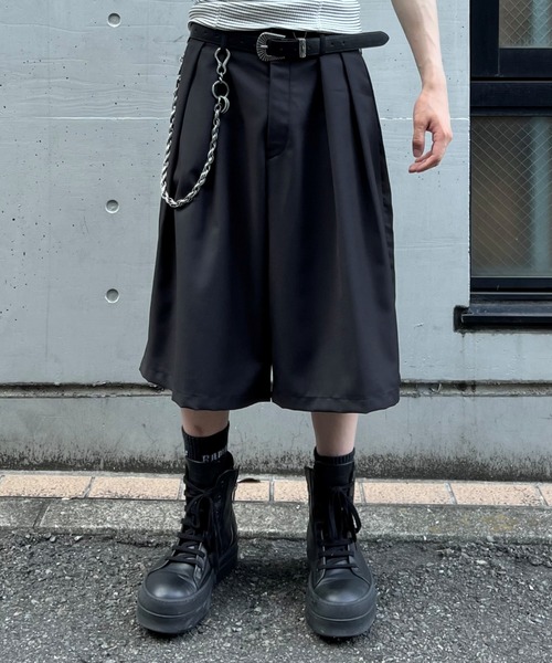 Chikashitsu +(チカシツプラス)の「【Chikashitsu +】wide two pleats bermuda shorts (2color) / 【チカシツプラス】ツータックワイドスラックスバミューダパンツ<着用動画あり>(スラックス・メンズ・ブラック/チャコール・ONE SIZE)」の19枚目の写真