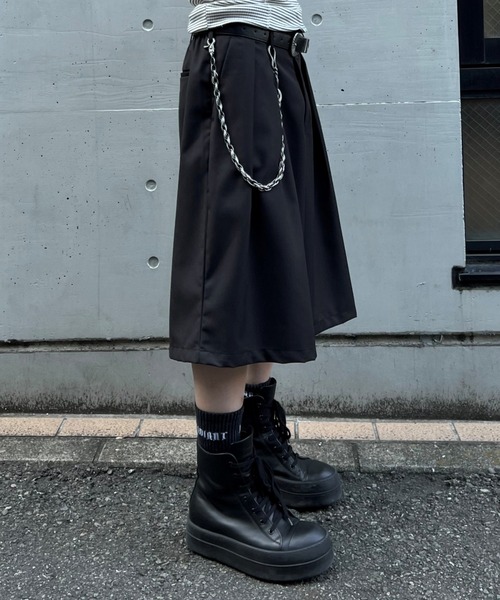 Chikashitsu +(チカシツプラス)の「【Chikashitsu +】wide two pleats bermuda shorts (2color) / 【チカシツプラス】ツータックワイドスラックスバミューダパンツ<着用動画あり>(スラックス・メンズ・ブラック/チャコール・ONE SIZE)」の20枚目の写真