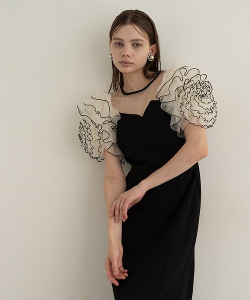 atlo(アトロ)の「フラワーチュールスリーブタイトドレス 配色メロー 大きいサイズ 結婚式 パーティードレス お呼ばれ オケージョンドレス(ドレス・レディース・グレー/ブラック×ホワイト・SS/XL/L/M/5L/4L/XXL)」の1枚目の写真