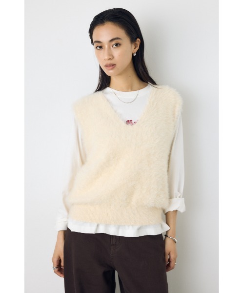 AZUL by moussy(アズールバイマウジー)の「【身長/骨格別着用画像あり】シャギーニットベスト 秋服 レイヤード 春服 ニットトップス(ベスト・レディース・グレー/ブラウン/アイボリー・FREE)」の2枚目の写真