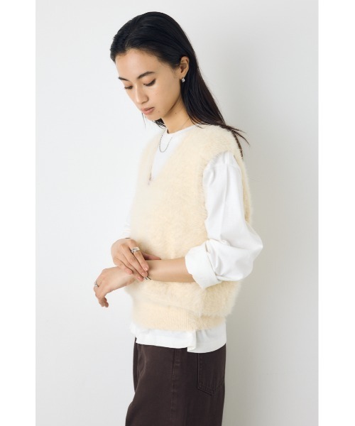 AZUL by moussy(アズールバイマウジー)の「【身長/骨格別着用画像あり】シャギーニットベスト 秋服 レイヤード 春服 ニットトップス(ベスト・レディース・グレー/ブラウン/アイボリー・FREE)」の6枚目の写真