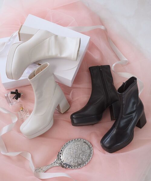 MAJESTIC LEGON(マジェスティックレゴン)の「フカフカチャンキーヒールストレッチブーツ(ブーツ・レディース・アイボリー/ブラック・LARGE/SMALL/X-LARGE/MEDIUM)」の14枚目の写真