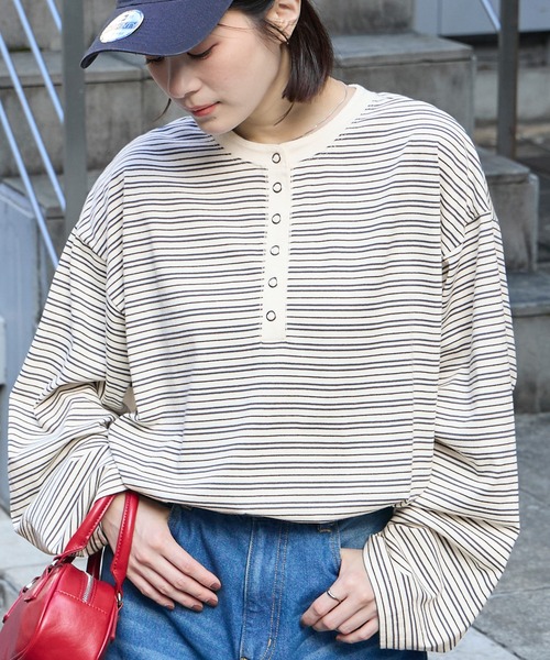 MONO-MART(モノマート)の「着こなし広がる|マルチボーダー ヘンリーネックプルオーバー(Tシャツ/カットソー・レディース・グレイッシュブルー/ネイビー/アイボリー/ブラウン/チャコール・L/M)」の8枚目の写真