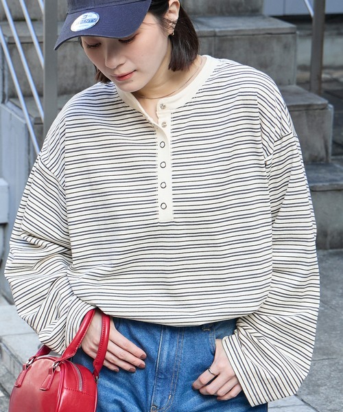 MONO-MART(モノマート)の「着こなし広がる|マルチボーダー ヘンリーネックプルオーバー(Tシャツ/カットソー・レディース・グレイッシュブルー/ネイビー/アイボリー/ブラウン/チャコール・L/M)」の17枚目の写真