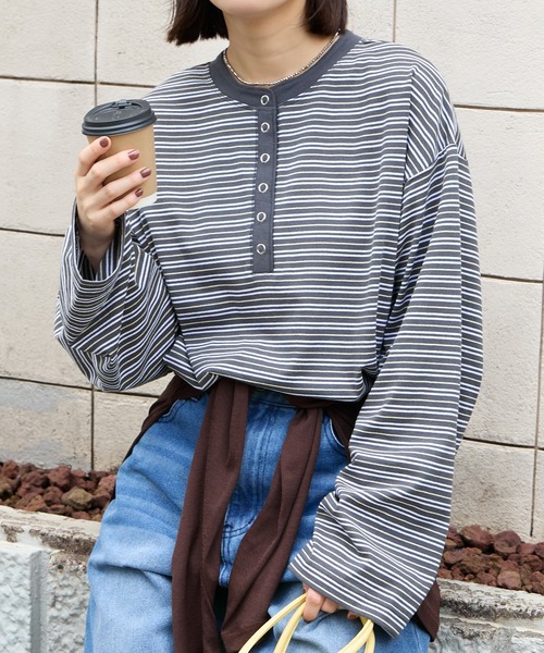 MONO-MART(モノマート)の「着こなし広がる|マルチボーダー ヘンリーネックプルオーバー(Tシャツ/カットソー・レディース・グレイッシュブルー/ネイビー/アイボリー/ブラウン/チャコール・L/M)」の21枚目の写真