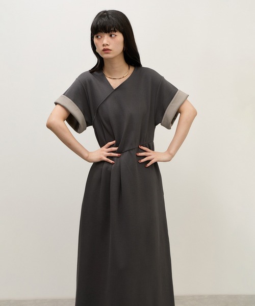 ADAM ET ROPE'(アダムエロペ)の「【WEB限定】アシンメトリータックワンピース(ワンピース・レディース・ブラック/ライトグレー/チャコールグレー・FREE)」の1枚目の写真
