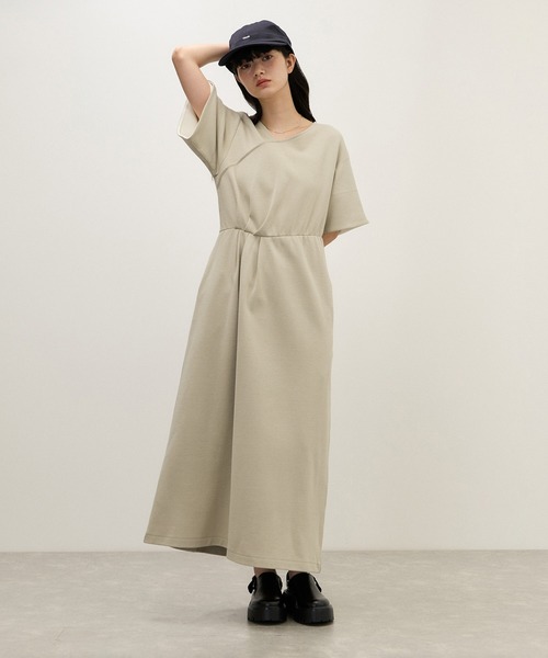 ADAM ET ROPE'(アダムエロペ)の「【WEB限定】アシンメトリータックワンピース(ワンピース・レディース・ブラック/ライトグレー/チャコールグレー・FREE)」の3枚目の写真