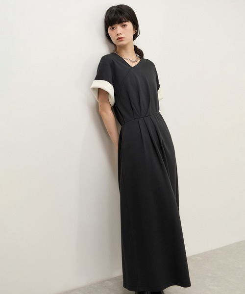 ADAM ET ROPE'(アダムエロペ)の「【WEB限定】アシンメトリータックワンピース(ワンピース・レディース・ブラック/ライトグレー/チャコールグレー・FREE)」の2枚目の写真