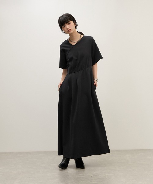 ADAM ET ROPE'(アダムエロペ)の「【WEB限定】アシンメトリータックワンピース(ワンピース・レディース・ブラック/ライトグレー/チャコールグレー・FREE)」の4枚目の写真